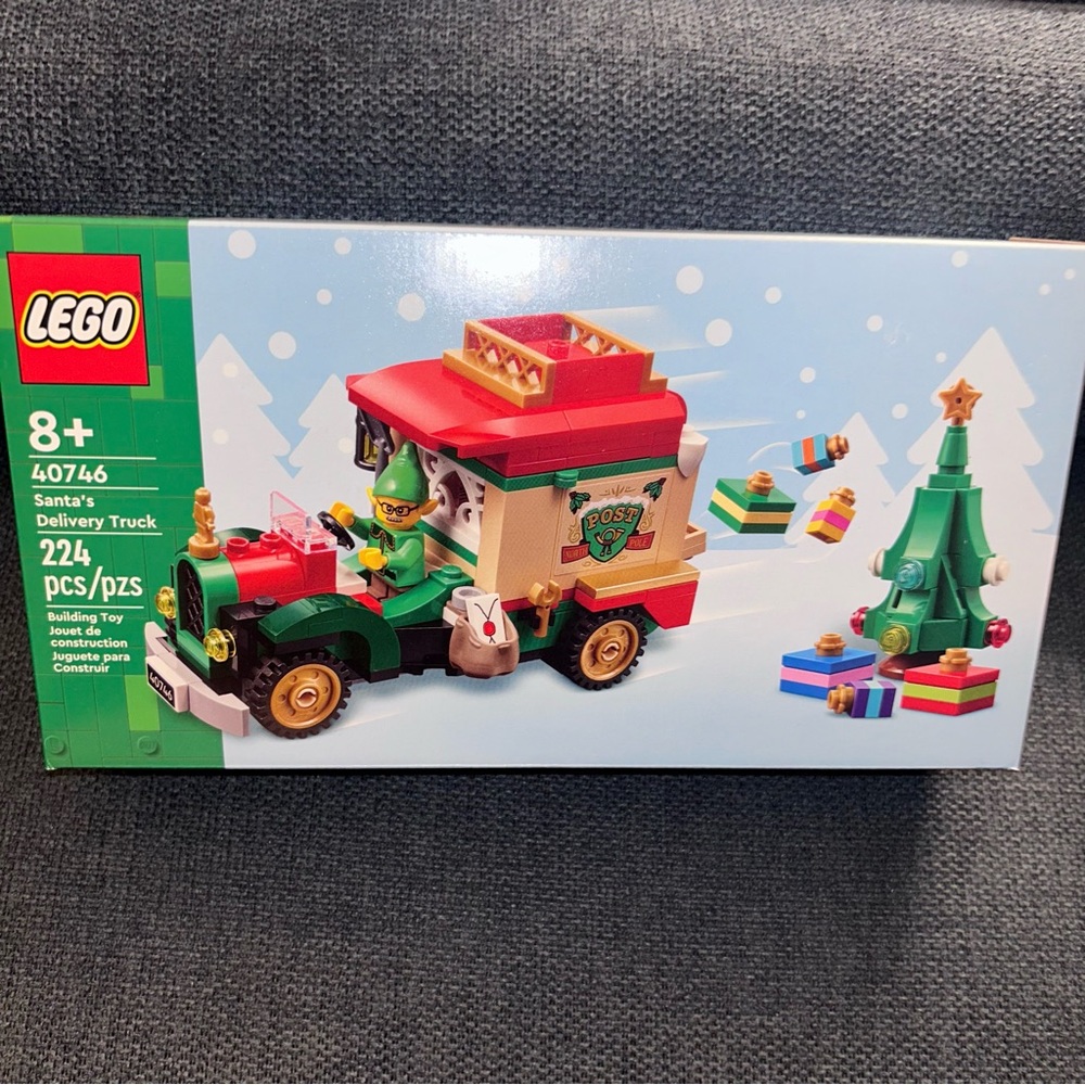LEGO 40746 Santa’s Delivery Truck with Christmas Tree 224 pieces NIB